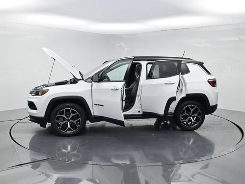 Used 2025 Jeep Compass Limited AWD/4WD image 29
