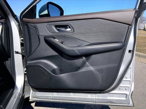 Used 2023 Nissan Rogue SV image 22