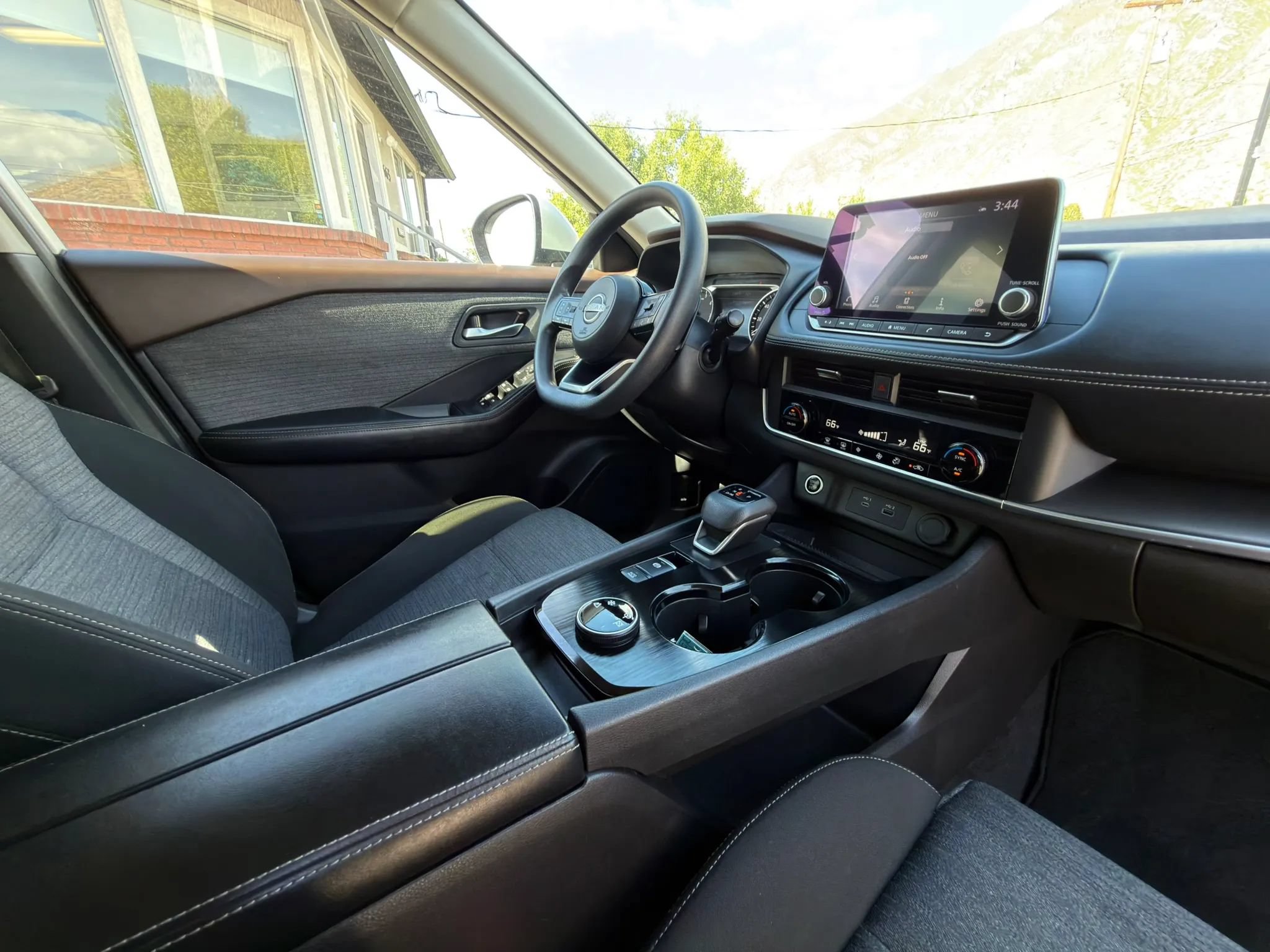 Used 2023 Nissan Rogue SV AWD/4WD image 6