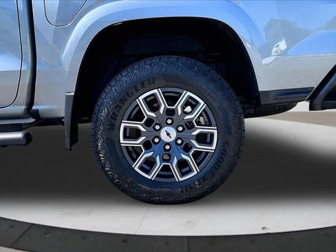Used 2025 Chevrolet Colorado Z71 AWD/4WD image 34