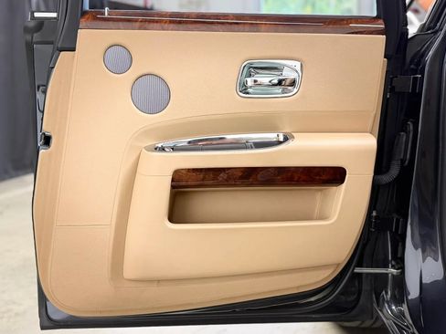 Used 2011 Rolls-Royce Ghost RWD image 39