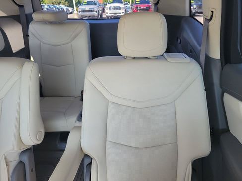 Used 2024 Cadillac XT6 Premium Luxury w/ Technology Package AWD/4WD image 14