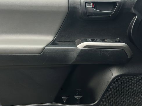 Used 2022 Toyota Tacoma SR5 w/ Technology Package image 48