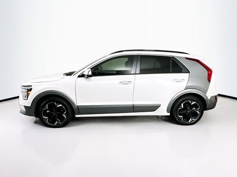 Used 2023 Kia Niro Wave FWD image 4