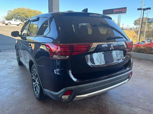 Used 2017 Mitsubishi Outlander SE image 4