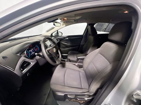 Used 2017 Chevrolet Cruze LT image 13