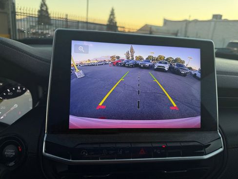 Used 2025 Jeep Compass Trailhawk image 21