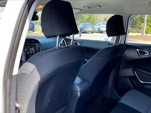 Used 2021 Kia Soul S image 22
