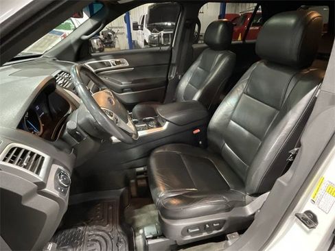 Used 2014 Ford Explorer XLT w/ Equipment Group 202A image 17