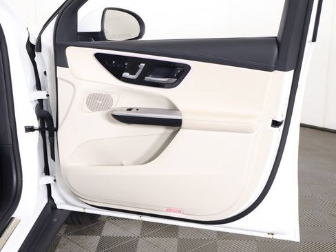 Used 2023 Mercedes-Benz GLC 300 4MATIC image 26