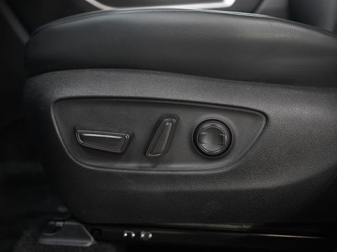 Used 2025 Toyota Highlander XLE AWD/4WD image 29