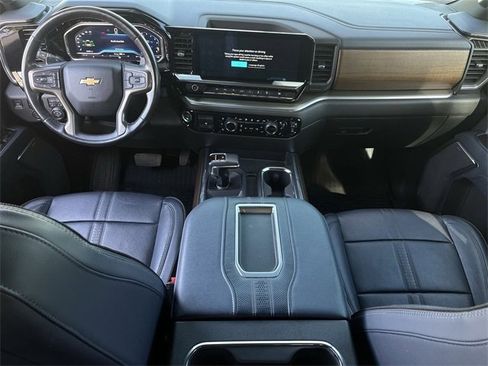 Used 2022 Chevrolet Silverado 1500 High Country w/ Technology Package image 11