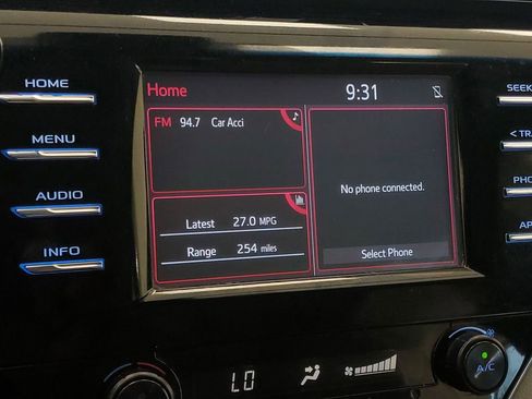 Used 2018 Toyota Camry SE FWD image 17