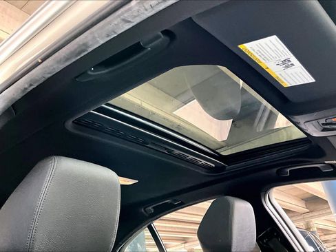 Used 2017 BMW 330i Sedan image 13