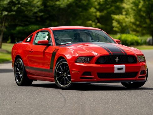 Used 2013 Ford Mustang Boss 302 w/ Boss 302 Accessory Pkg RWD image 2