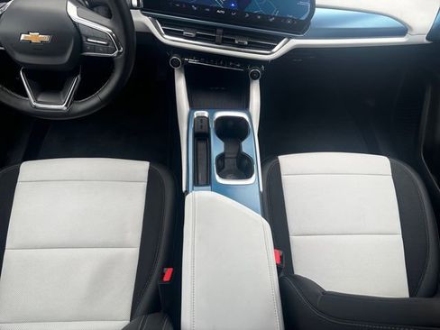 Certified 2025 Chevrolet Equinox EV LT FWD image 16