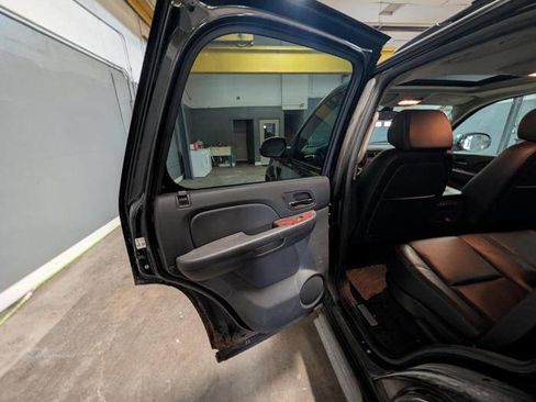 Used 2009 Chevrolet Tahoe LTZ AWD/4WD image 24
