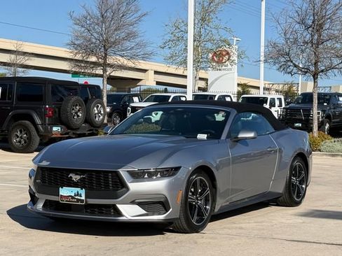 Used 2025 Ford Mustang Convertible RWD image 6