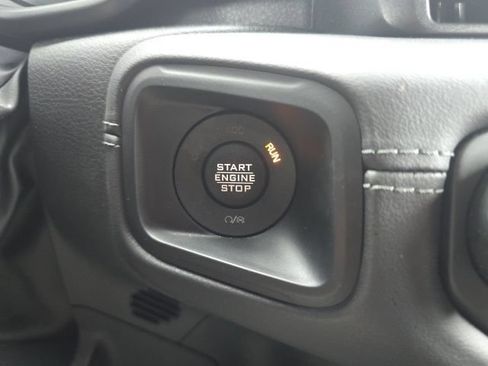 Used 2025 Jeep Wrangler Unlimited Sahara AWD/4WD image 18