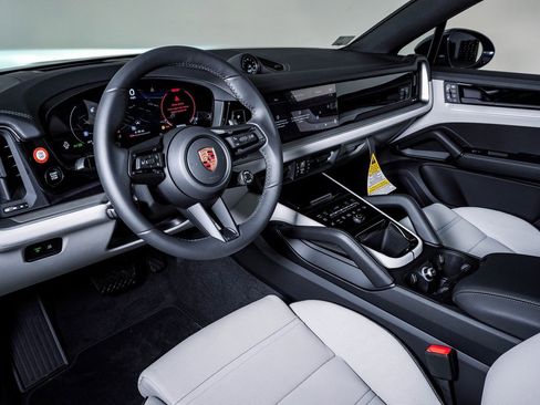 New 2026 Porsche Cayenne Coupe image 4