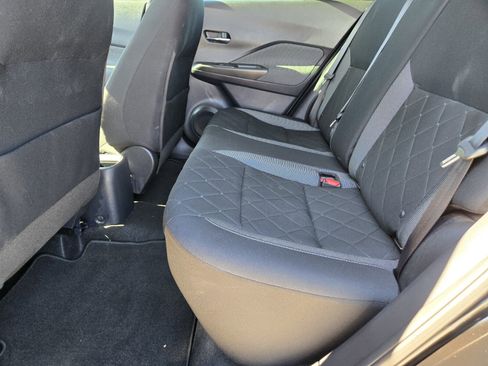 Used 2019 Nissan Kicks SV image 8