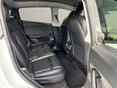 Used 2021 Tesla Model Y Long Range image 12
