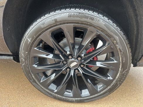 Used 2025 Cadillac Escalade ESV V w/ LPO, ONYX Package image 11