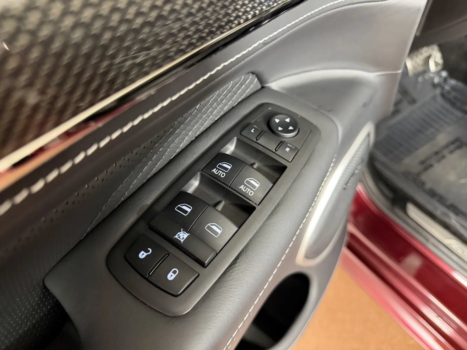 Used 2018 Jeep Grand Cherokee Trackhawk AWD/4WD image 17