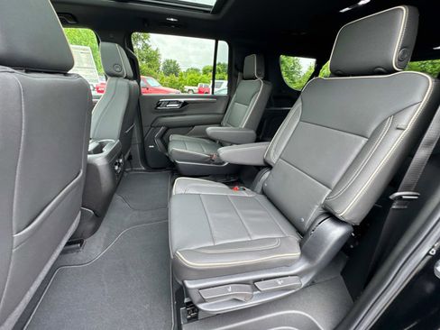 New 2025 Chevrolet Suburban Premier w/ Sun And Tow Package image 9