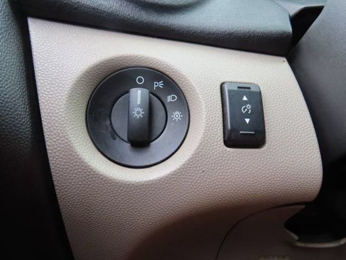 Used 2014 Ford Fiesta SE FWD image 27