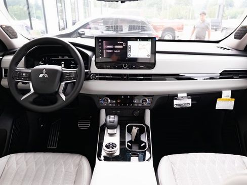 New 2025 Mitsubishi Outlander AWD image 10