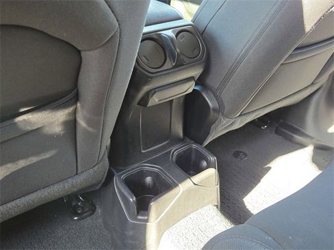 Used 2022 Jeep Wrangler Unlimited Sport image 10