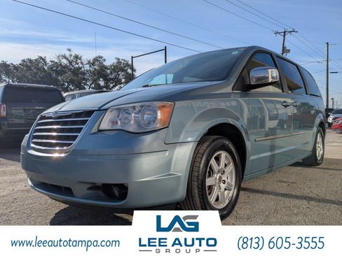 Used 2010 Chrysler Town & Country Touring FWD image 7
