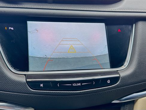 Used 2018 Cadillac XT5 FWD image 10