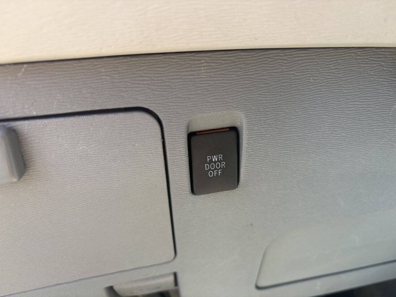 Used 2011 Toyota Sienna XLE w/ Premium Pkg AWD/4WD image 18