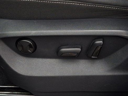 Used 2020 Volkswagen Atlas Cross Sport SE image 26