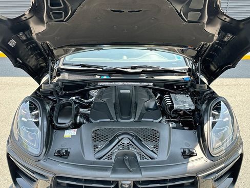 Certified 2023 Porsche Macan S AWD/4WD image 32