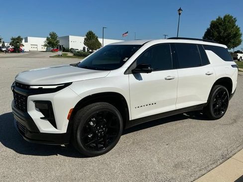 Used 2025 Chevrolet Traverse RS AWD/4WD image 3