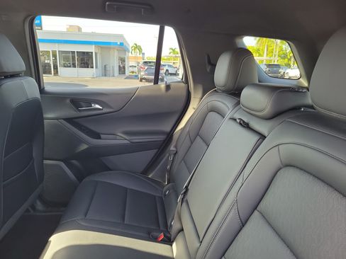 Used 2025 Chevrolet Equinox LT w/ Convenience Package II AWD/4WD image 9
