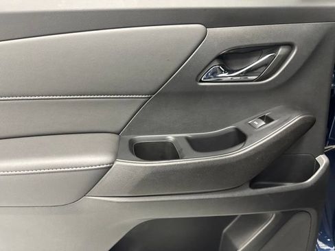 Used 2023 Chevrolet Traverse LT FWD image 23