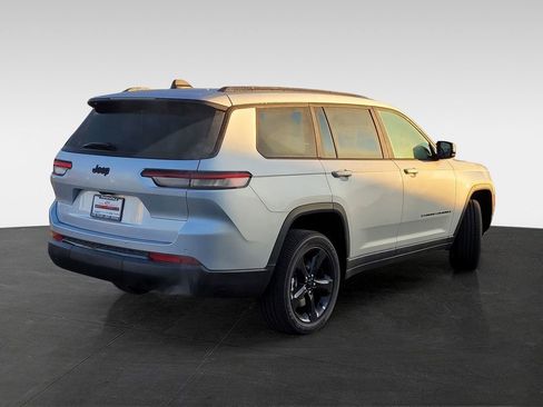 New 2025 Jeep Grand Cherokee L Altitude image 4