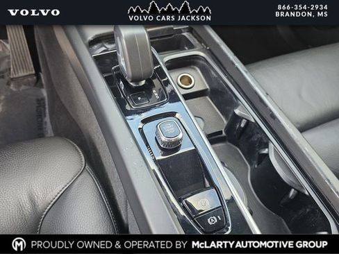 Used 2024 Volvo XC60 B5 Plus image 22