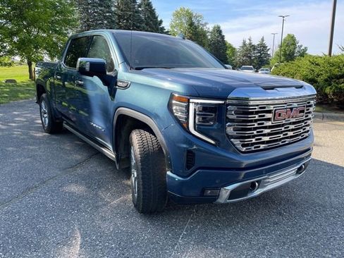 Used 2024 GMC Sierra 1500 Denali w/ Technology Package AWD/4WD image 2
