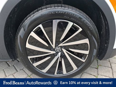 Certified 2023 Volkswagen ID.4 Pro S Plus AWD/4WD image 11