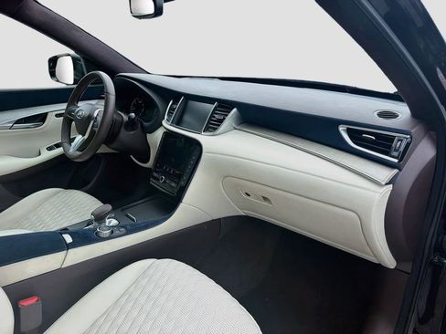 Used 2019 INFINITI QX50 Essential w/ Sensory Package FWD image 15