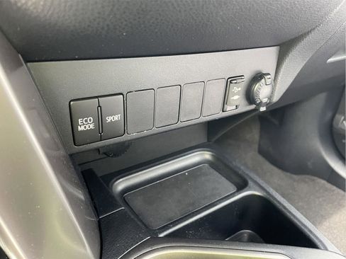 Used 2017 Toyota RAV4 XLE w/ Premium Special Value Package AWD/4WD image 28