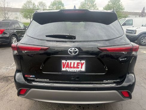 Used 2025 Toyota Highlander Platinum AWD/4WD image 4