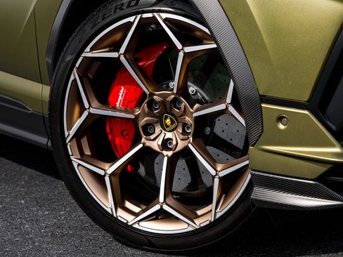 Used 2024 Lamborghini Urus Performante AWD/4WD image 40