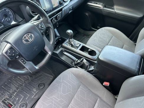 Used 2017 Toyota Tacoma TRD Off-Road w/ Tow Package (A/T) AWD/4WD image 7