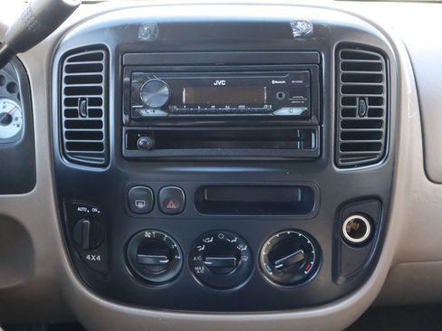 Used 2001 Ford Escape XLT image 32